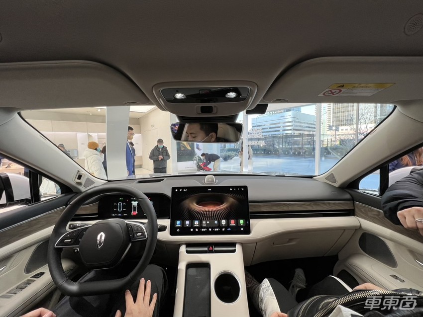 华为鸿蒙汽车北京开卖！店内人满为患，两天卖出去7台