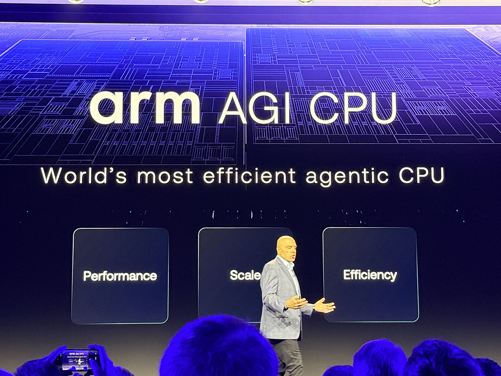 起猛了！Arm推出首个自研CPU，黄仁勋贴大脸发言