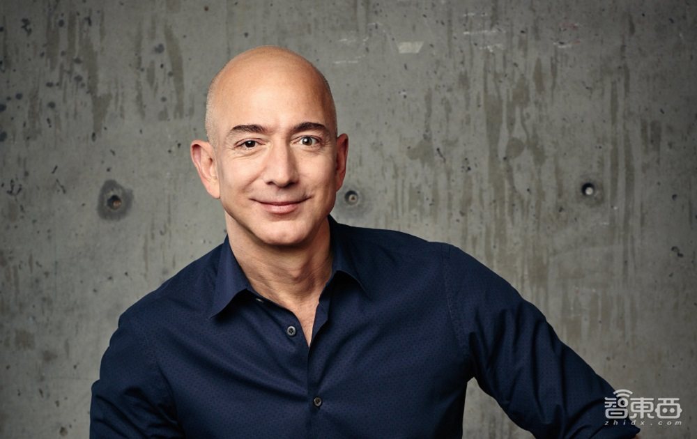 人类壮举!世界首富带82岁老人完成太空飞行,全程10分钟10秒