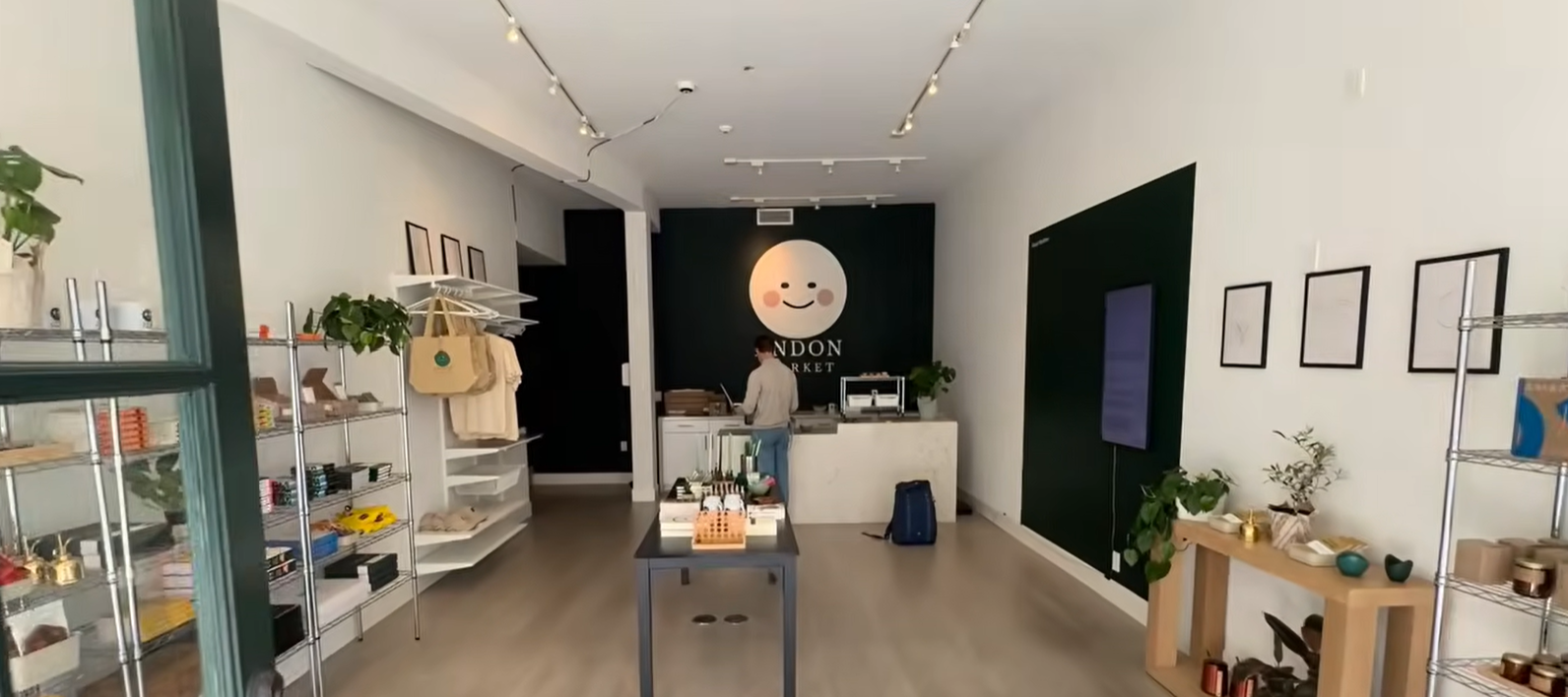 救命！我的老板是个AI，它正通过摄像头看我玩手机