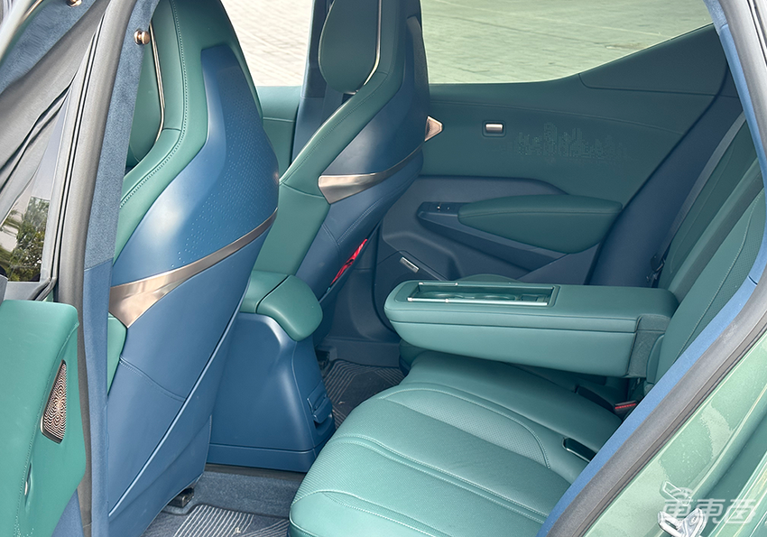 试驾纯电小钢炮极氪X：加速迅猛颜值高！三处细节待提升