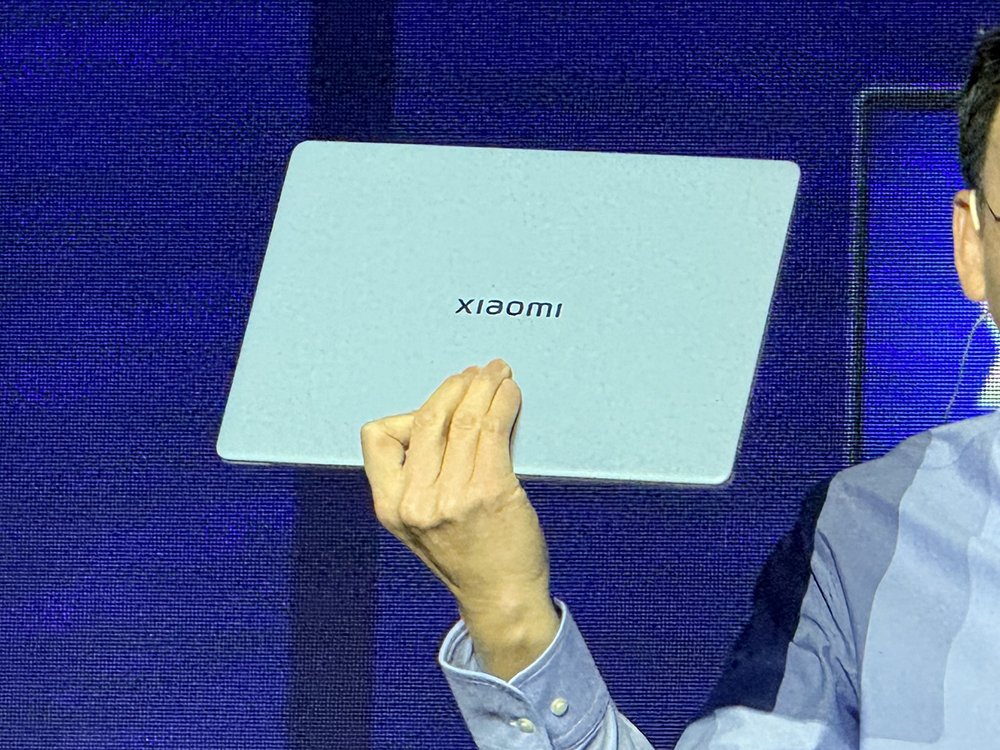 在轻薄本里本地“养龙虾”,英特尔做到了