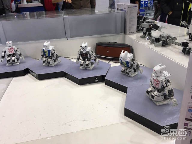 2016世界机器人大会逛展 这八家企业展示了行业的另一面
