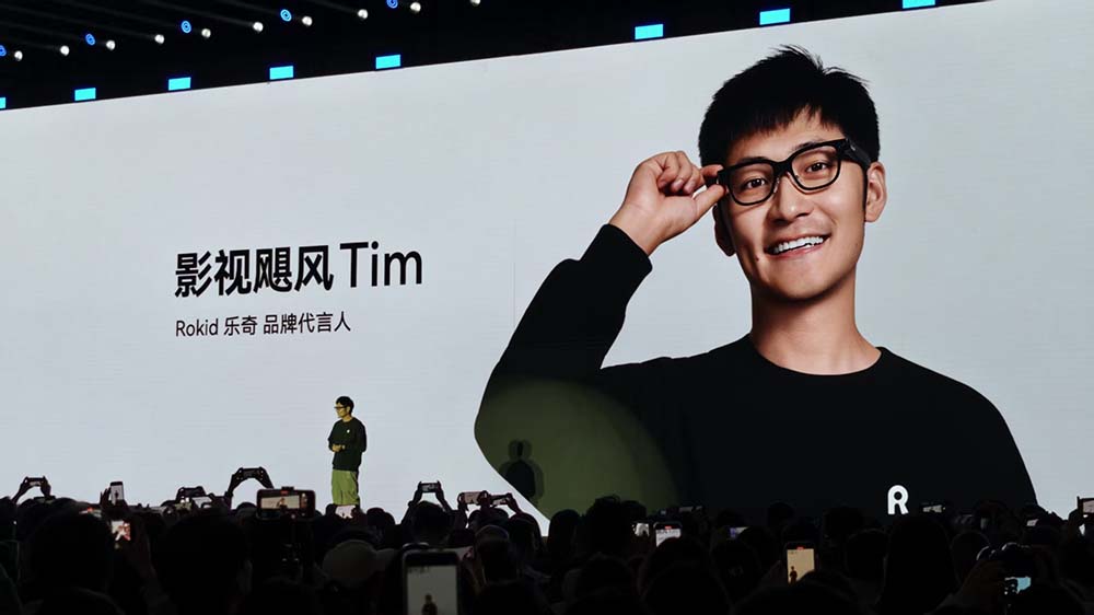 1500万次使用!日均佩戴8小时,同比增长800%,AI眼镜迎来“iPhone时刻”