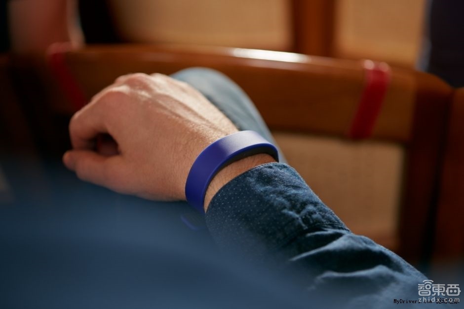 智东西晚报:华为荣耀推翻转镜头手机 欲进军美国