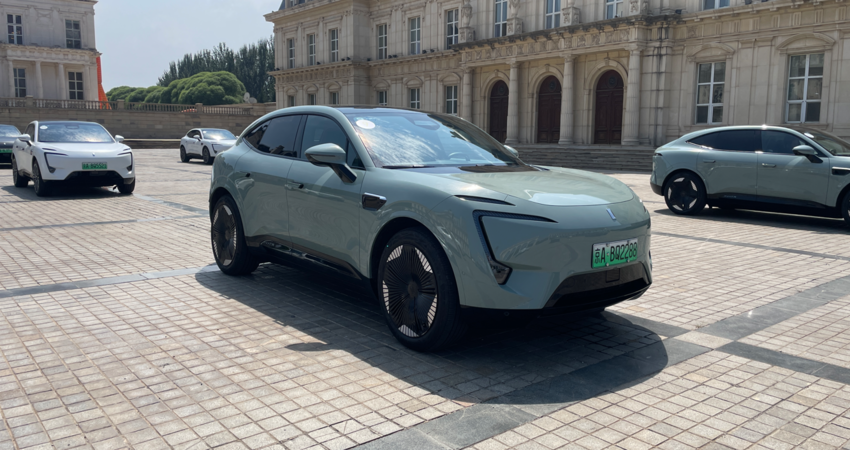 阿维塔11首搭全新鸿蒙座舱：操作丝滑，逻辑接近手机