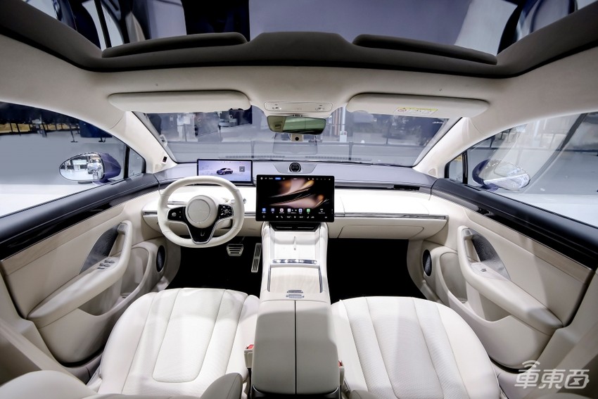 智界新S7广州车展首秀!余承东:正式售价有惊喜
