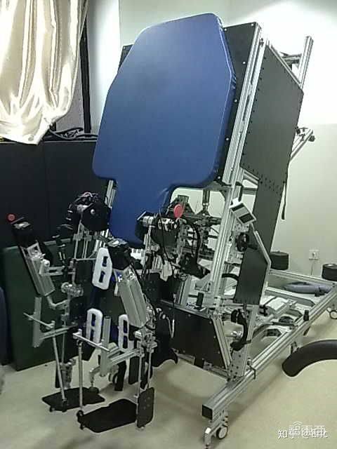 对话今年爆火的外骨骼机器人创始人，从民房起步连续创业的追梦者