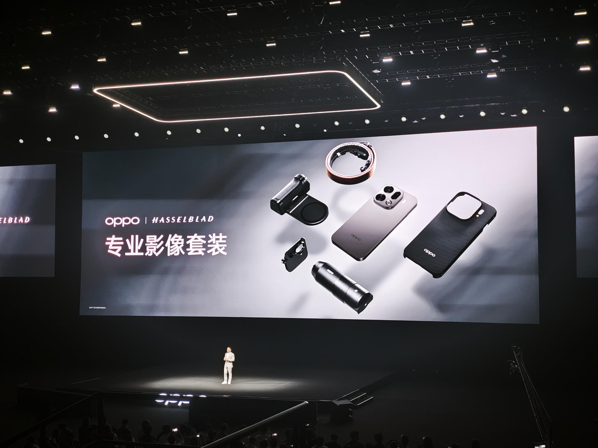 刚刚，OPPO刘作虎发了台“万元内最强AI相机”