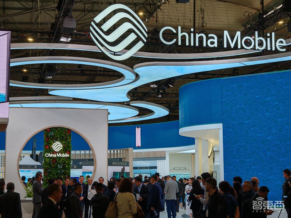 中国硬科技霸场MWC！小米SU7出征，华为搞大事，AI炸了芯片窝