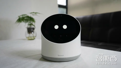8大公司入局服务机器人!腾讯三连击