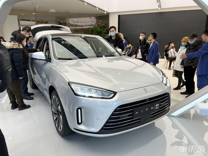 华为鸿蒙汽车北京开卖！店内人满为患，两天卖出去7台