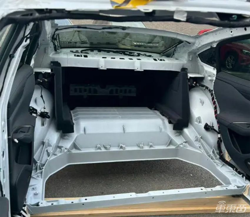 刚刚，小米首款车SU7正式亮相！首次披露尺寸动力参数