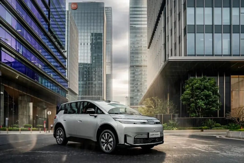 文远知行最新智驾方案打通多芯片平台，获近30个车型定点，推动高阶智驾普及