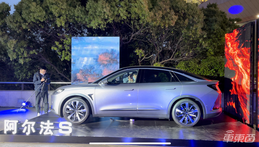 极狐阿尔法S上市:顶配超40万,搭载华为自动驾驶和智能座舱