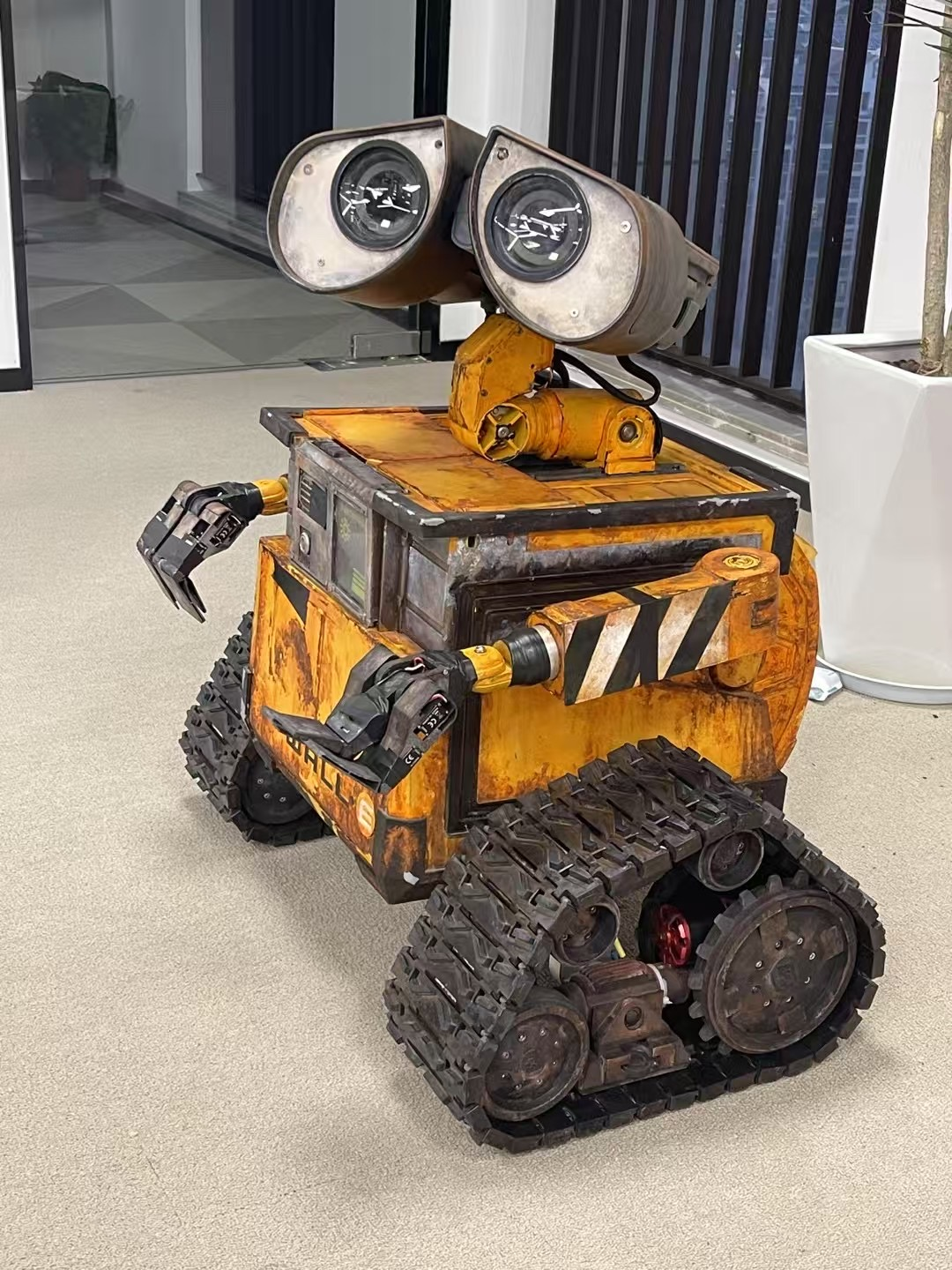 展览综述|AI不止会聊天,还会陪你逛展!HI! WAIC带你揭秘四大展馆暗藏科技彩蛋!