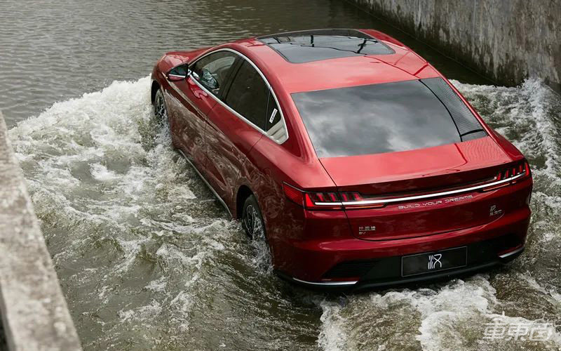 比亚迪旗舰轿车21.98万开卖 装刀片电池续航600公里