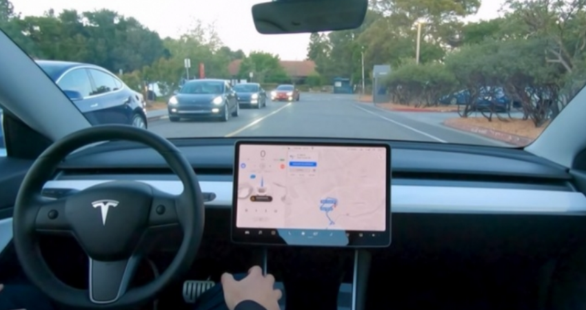 特斯拉FSD即将发布新版本 能更好处理无保护左转
