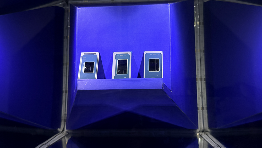 在轻薄本里本地“养龙虾”,英特尔做到了