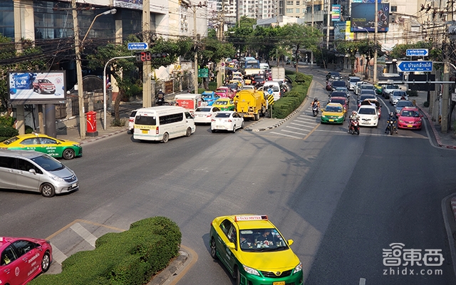 三天实地体验泰国出行:街道杜成狗 摩托狂炸街