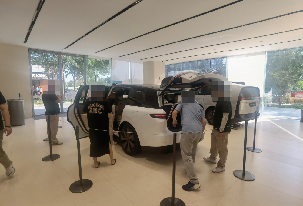 线下实探理想i8与乐道L90:销售互放狠话,一周后亮底牌