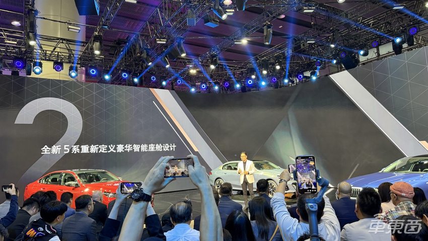 宝马第八代5系轿车长轴版全球首发,油电同上,设计独宠中国用户