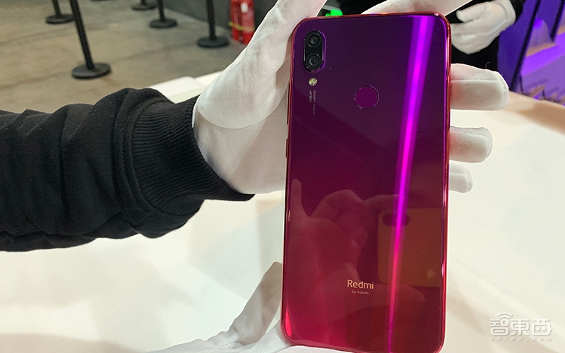 雷军钦定卢伟冰接管红米品牌！但还是亲自发了首款新机