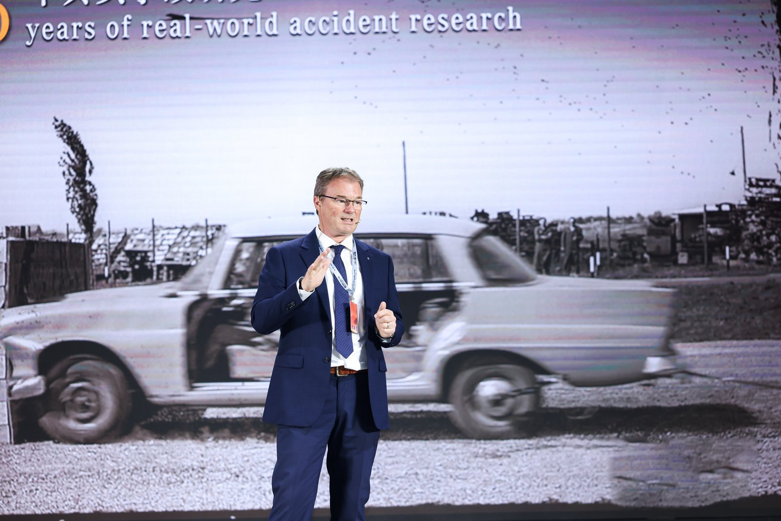 奔驰与Momenta官宣合作！新车用上中国辅助驾驶方案