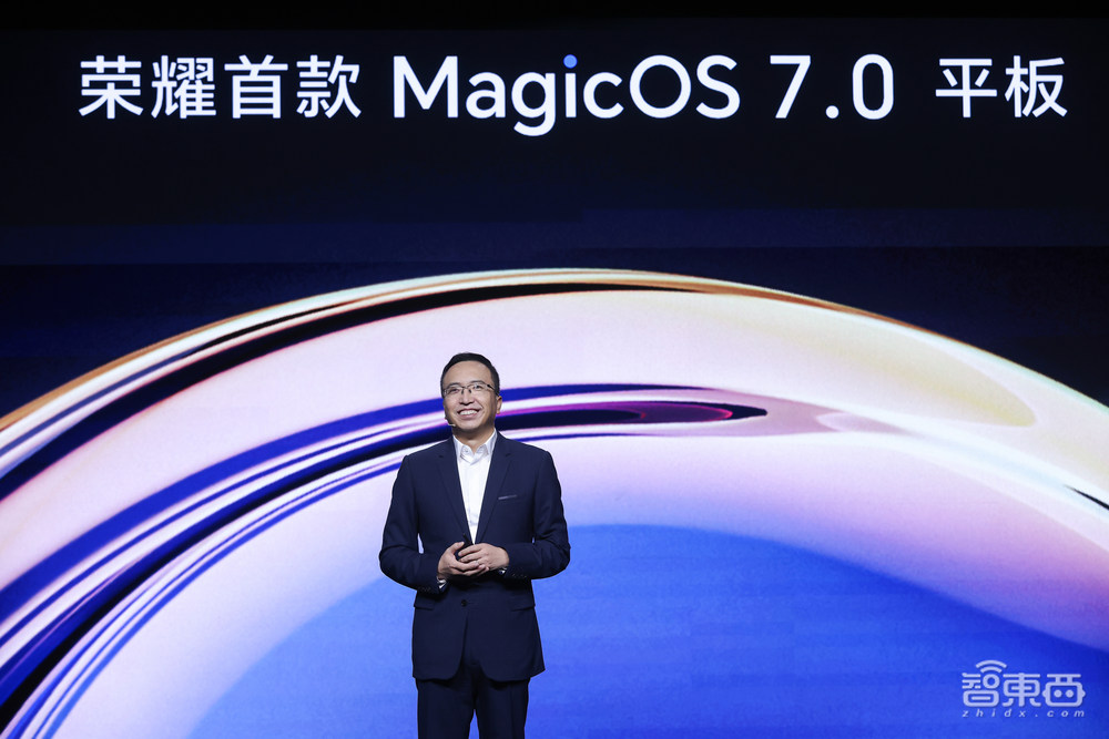 一块平板藏着技术“核武库”,万物智联时代荣耀先行一步