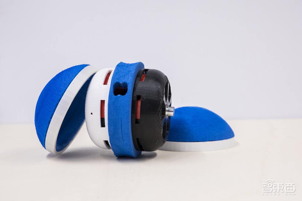 医院变乐园?球形机器人成患者游戏伙伴,还能当厨房清洁工