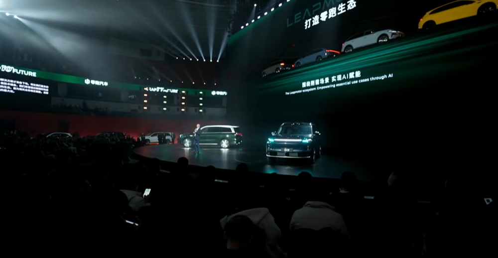 零跑首款MPV首发亮相！朱江明：下一个十年冲击400万年销