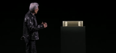 黄仁勋变身美队,皮衣开光追,最强卡皇5090登场,全世界玩家都疯狂了