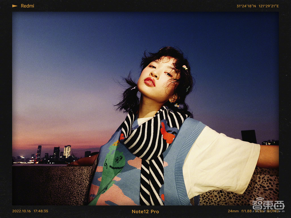 时隔156天,“卷王”卢伟冰再登台,秀210W快充、86寸电视4999元