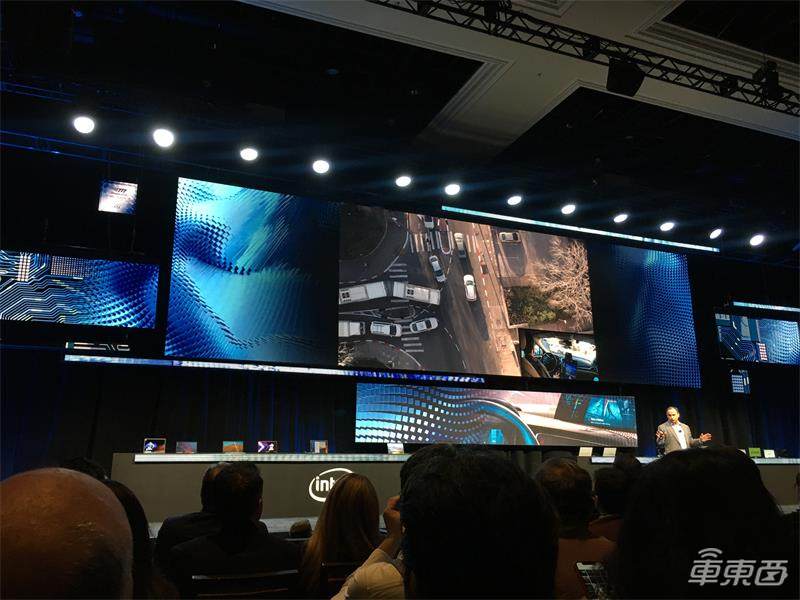 英特尔秀双屏可折叠PC神器!移动处理器Tiger Lake首亮相,第三代至强今年见