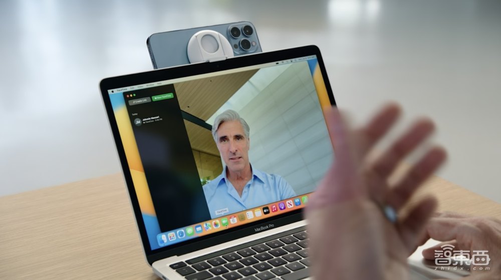 刚刚，苹果M2芯片炸场！iPhone兼职电脑摄像头，系统全家桶“史诗更新”