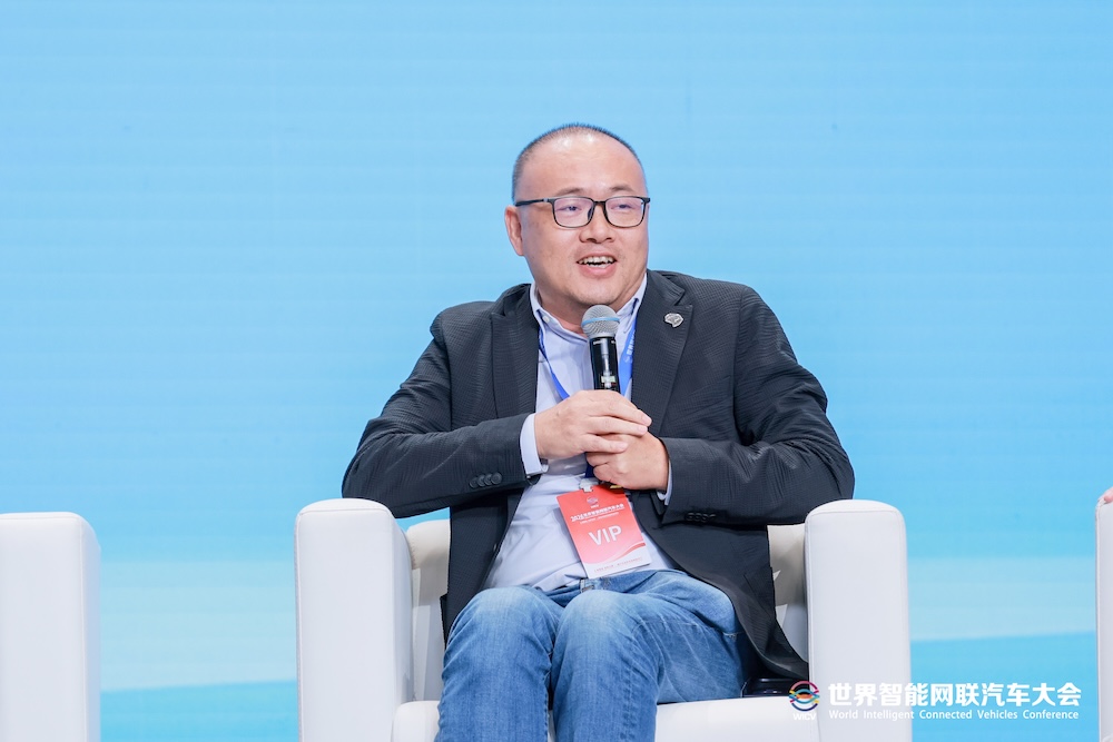 比亚迪华为同台谈智驾！何小鹏再次开炮L3，六位车圈大佬激辩