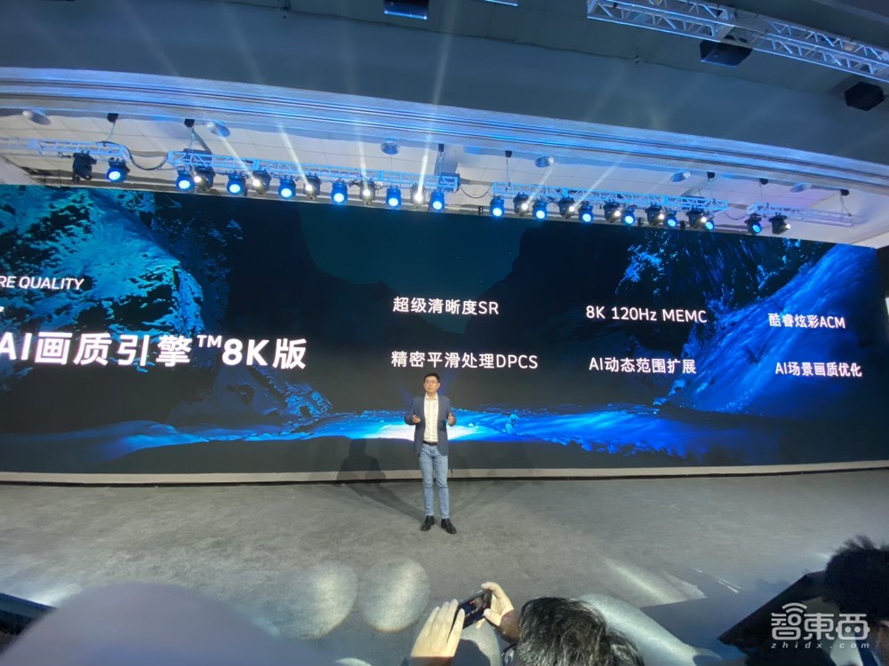 創(chuàng)維推兩大殺手锏：4K電視可彎可直，8K電視用玻璃屏幕發(fā)聲