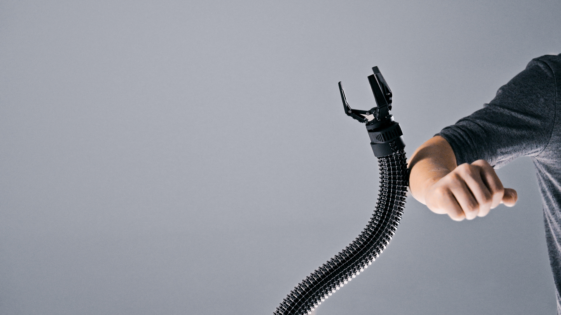 陆奇联手宇树天使投资人，投了大疆前工程师