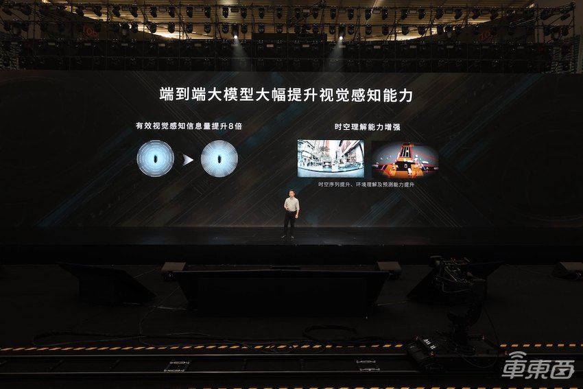 小鹏11.98万新车1小时大定破万!首发自研L4芯片,雷军现场战术喝水