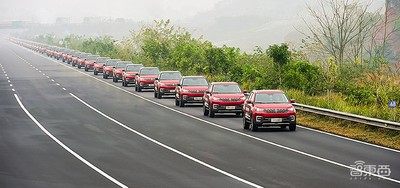长安汽车花式秀技！55台自动驾驶车挑战世界纪录，汽车被淹还会自己开窗