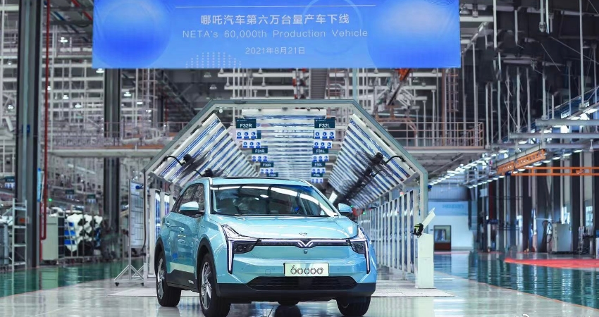 周鸿祎支持的哪吒汽车,冲着“蔚小理”冲过来了