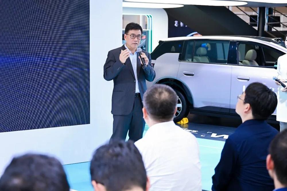 文远知行最新智驾方案打通多芯片平台，获近30个车型定点，推动高阶智驾普及