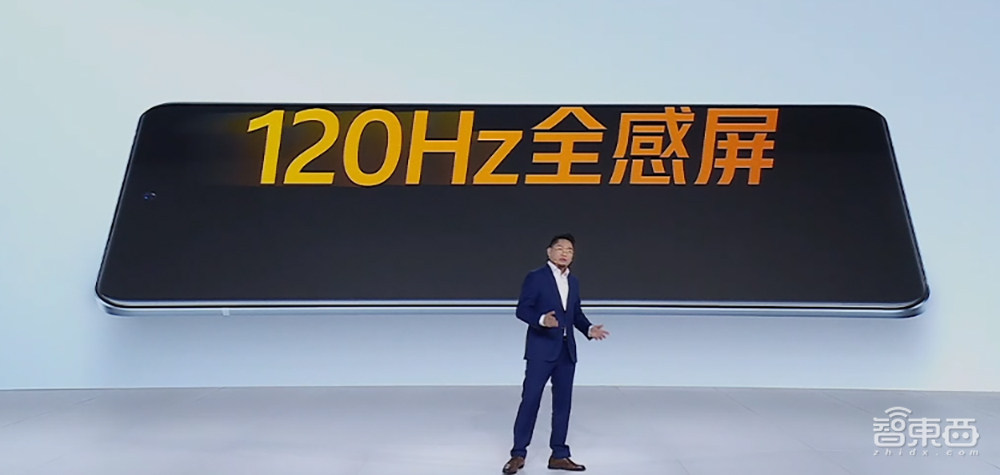 游戏手机揭幕战!iQOO 7能否顶住“火龙888”?安兔兔1W分险胜小米