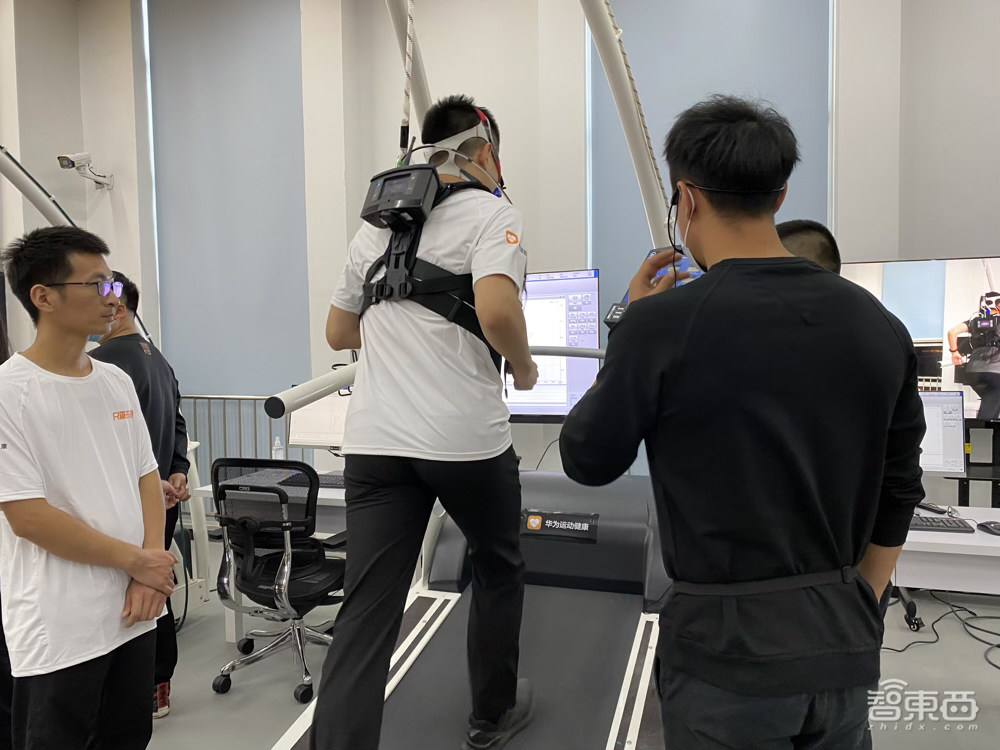 探访华为可穿戴实验室:目睹手表手环诞生的“九九八十一难”