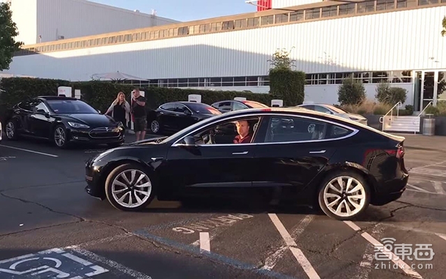 特斯拉Model3交付全程干货!马斯克激动得说不上话