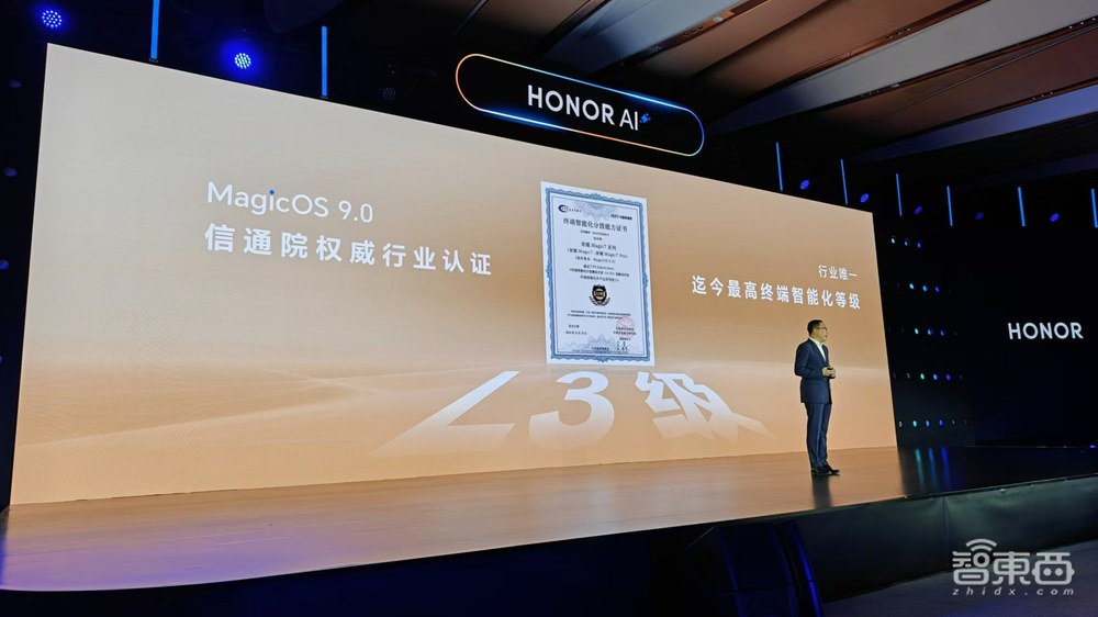 荣耀亮出AI OS大招,对话CEO赵明:未来的AI手机之战,要怎么打?