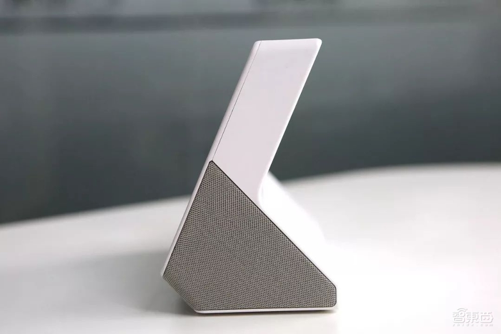 腾讯叮当智能屏发布！超远语音识别，智能音箱上的视听盛宴！