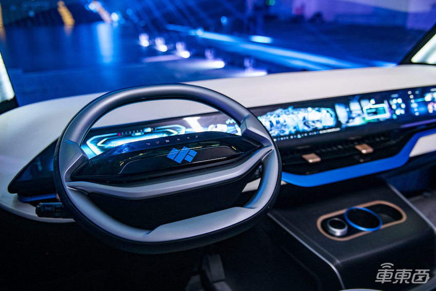 今晚，百度下场打造的首款智能重卡亮相！