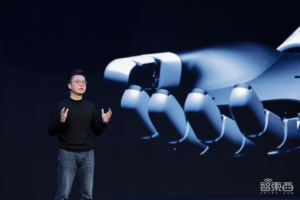 深圳激光雷達(dá)巨頭，自研人形機(jī)器人！多款新品亮相