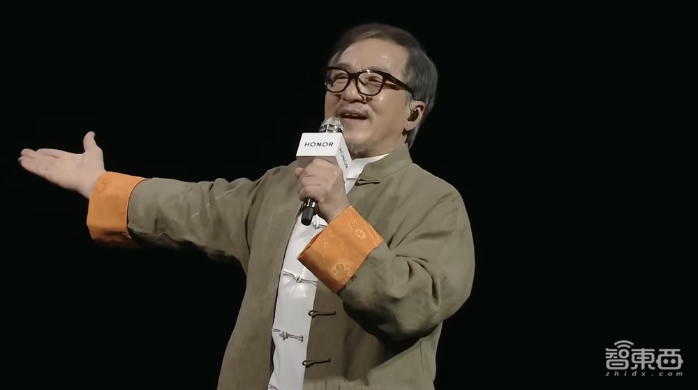 一手AI一手硬科技，荣耀的创新双引擎加速启动